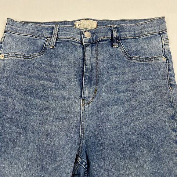 Free People Cropped Frayed Hem High Rise Medium Wash Stretch Jeans Size 31 R - Picture 3 of 9